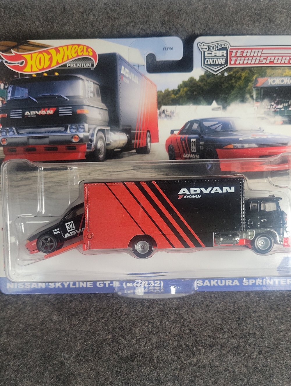 Nissan Skyline Hot Wheels Premium Advan Team Transport - Black & Red